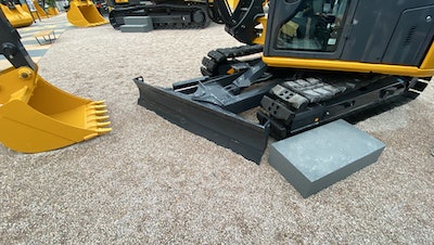 John Deere 85 P-Tier angled blade with float