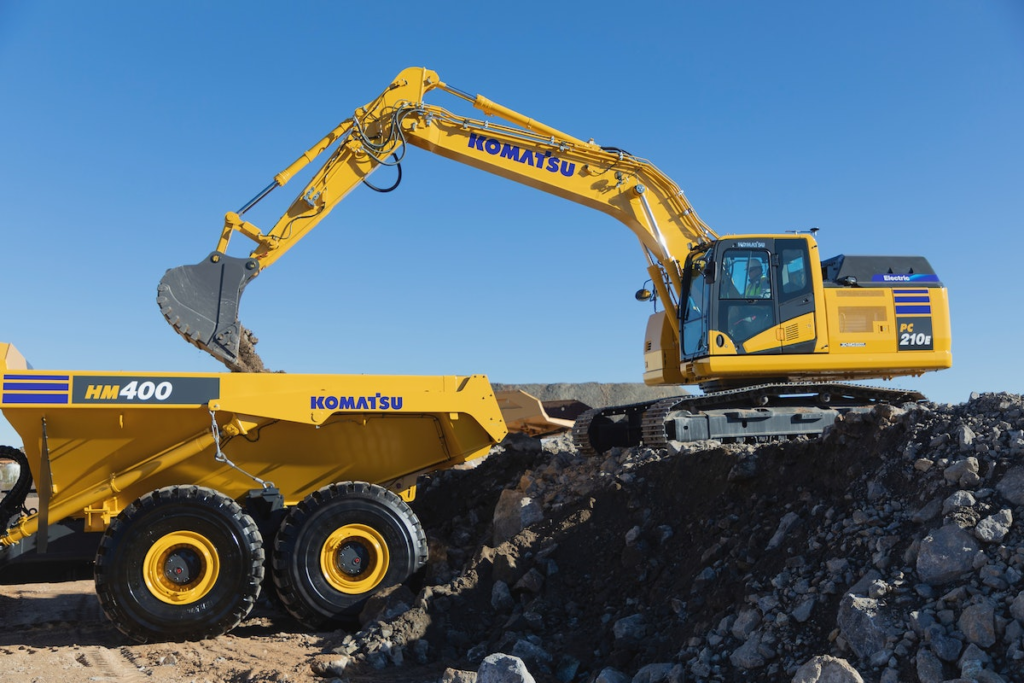 Komatsu_s_PC210LCE_electric_excavator_features_Proterra_s_lithium_ion_battery_technology.649f2f3b2acfb.png - Machines Wiki