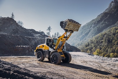 Liebherr L 526 wheel loader arm raised bucket full of dirt