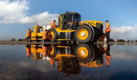 Pre-run-checks-on-the-JCB-Fastrac-under-way-at-Elvington-Airfield.jpg - Machines Wiki