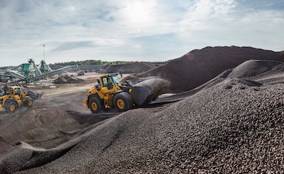 Volvo L220H wheel loader going up gravel hill with full bucket