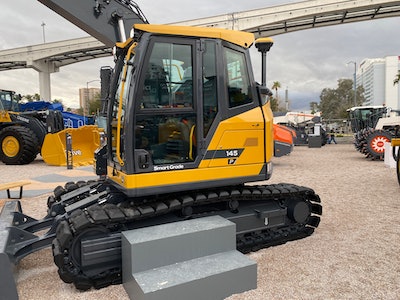 Deere 145 P-Tier cab