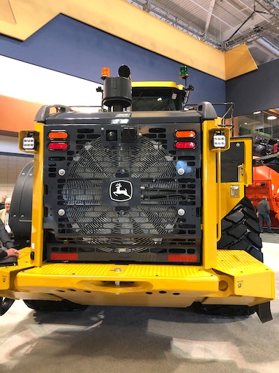 deere 904 P-tier wheel loader World of Asphalt