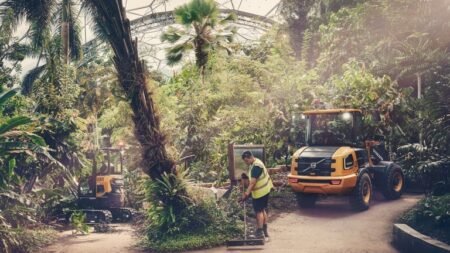 1697648989_56598_en_e0450_58764_volvo-ce-electric-equipment-in-rainforest-biosphere.jpg - Machines Wiki