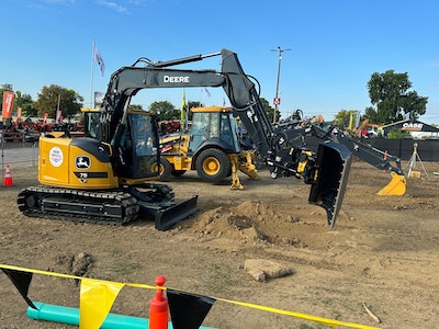 John Deere 75 P-Tier demonstrating Engcon tilt rotator