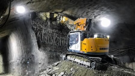 1699036808_56723_en_b67b1_58883_liebherr-r-930-tunnel-excavator.jpg - Machines Wiki