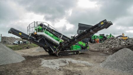 1700609307_56797_en_a538f_58948_evoquip-falcon-820-inclined-screen.jpg - Machines Wiki