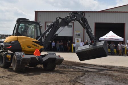 1205x0_s3-63363-1s3-63363-MNSW-MEC-WHEEL-EXCAVATE-100_JPG.jpg - Machines Wiki