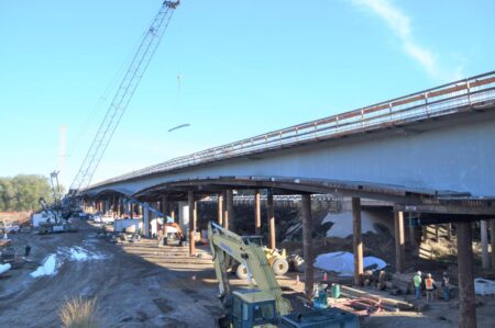 1205x0_s3-63947-1s3-63947-W-CA-AGC-SURVEY-100.jpg - Machines Wiki