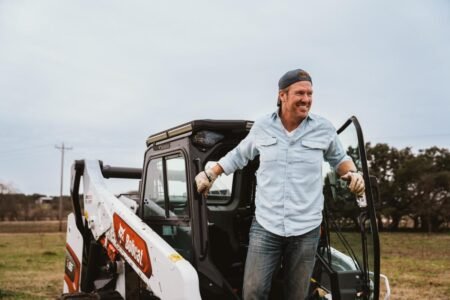 1205x0_s3-64114-011_Bobcat-Chip-Gaines-1.jpg - Machines Wiki