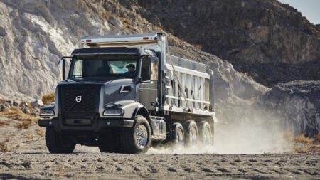 1709780984_57579_en_673d1_59609_volvo-vhd300.jpg - Machines Wiki