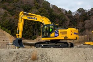 Komatsu-PC220_LCi-12jpg - Machines Wiki