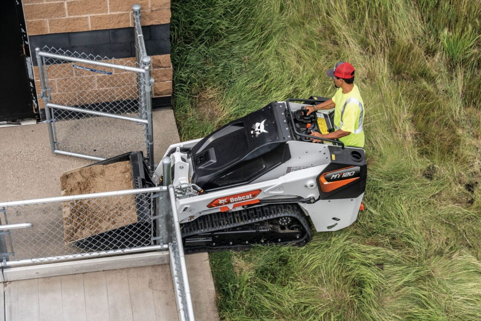 bobcat-mt120-mini-track-loader-bucket-dsc09661-062724-jpg-scaledjpg - Machines Wiki