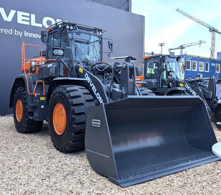 Develon Launches New Waste and Recycling Kit for DL-7 Wheel Loaders