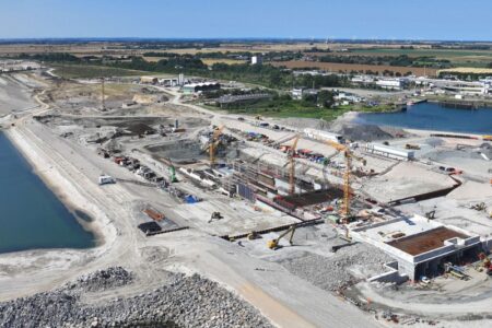 liebherr-puttgarden-fehmarn-tunnel-01_96dpi_w800jpg - Machines Wiki