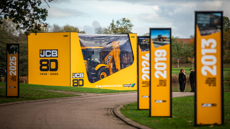 1761326526_61882_en_19abf_63966_jcb-80-backhoepng - Machines Wiki