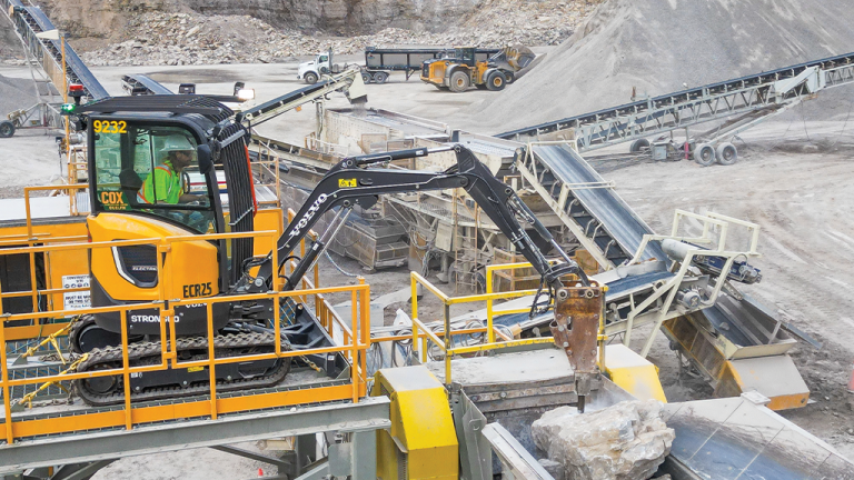 1761863932_61930_en_46afb_64016_volvo-ecr25-electric-cox-constructionpng - Machines Wiki