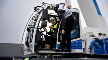 1764707501_62244_en_01e66_64306_liebherr-game-of-cranes-finale-4png - Machines Wiki