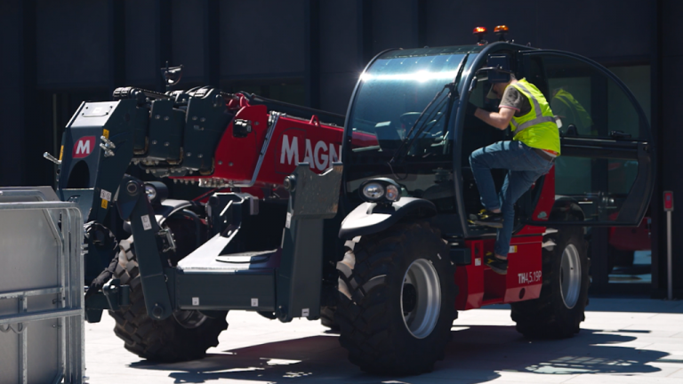 1764977966_62281_en_b7c18_64347_magni-th4-liftpng - Machines Wiki