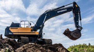 1765406452_62310_en_2a6ea_58748_hyundai-hx520al-excavator-2jpg - Machines Wiki