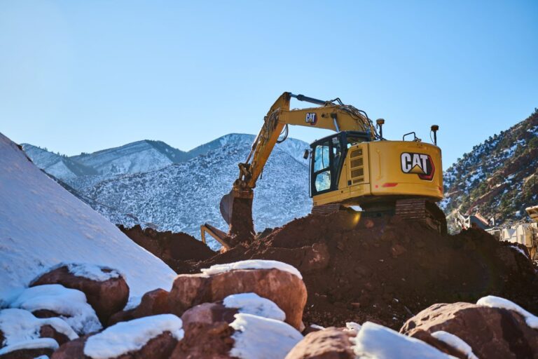 Cat’s new 325 excavator heavy duty configuration boosts stability