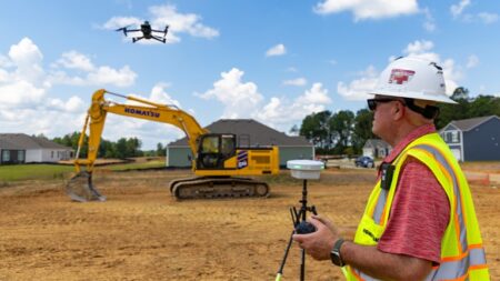 1774476033_63259_en_11855_65358_komatsu-smart-construction-drone-1jpg - Machines Wiki