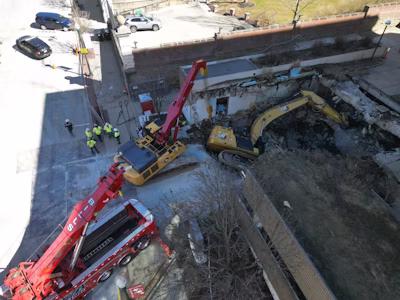 The M100 and 470RR get ready to lift