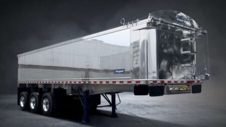 1781220033_63811_en_e30ed_65954_bws-stargate-trailer-linejpg - Machines Wiki Polished aluminum semi-trailer with landing gear down in a dark studio.