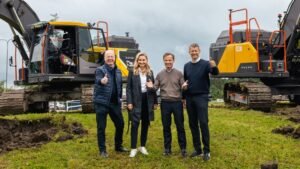 1781736625_63840_en_2f917_65985_volvo-ce-crawler-excavator-factoryjpg - Machines Wiki