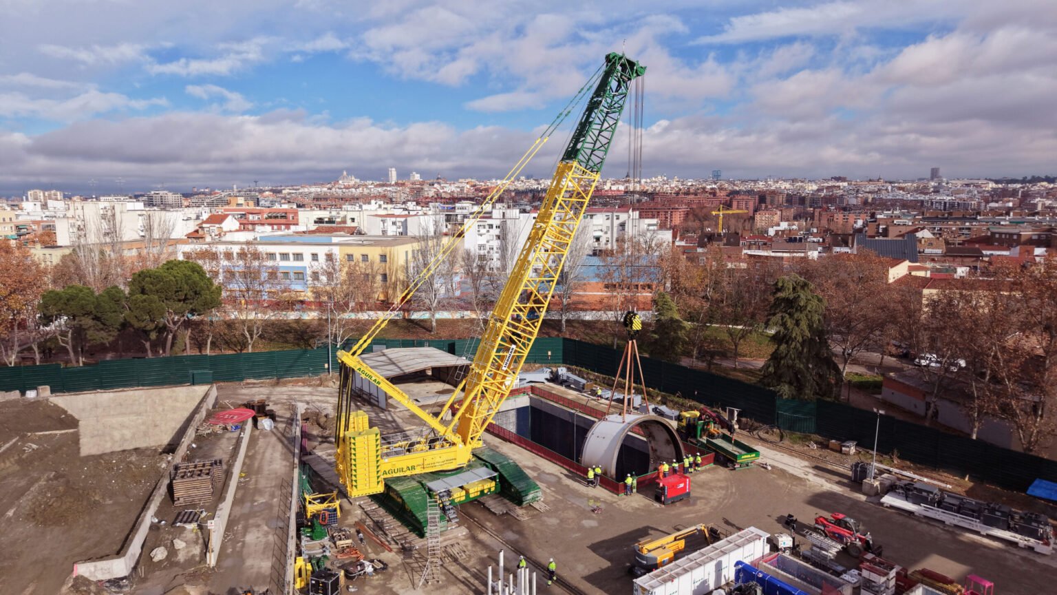 Liebherr-lr1800-10-gruas-aguilar-300dpi-scaledjpg - Machines Wiki