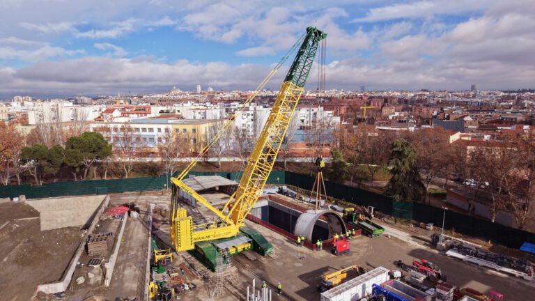 Liebherr-lr1800-10-gruas-aguilar-300dpi-scaledjpg - Machines Wiki