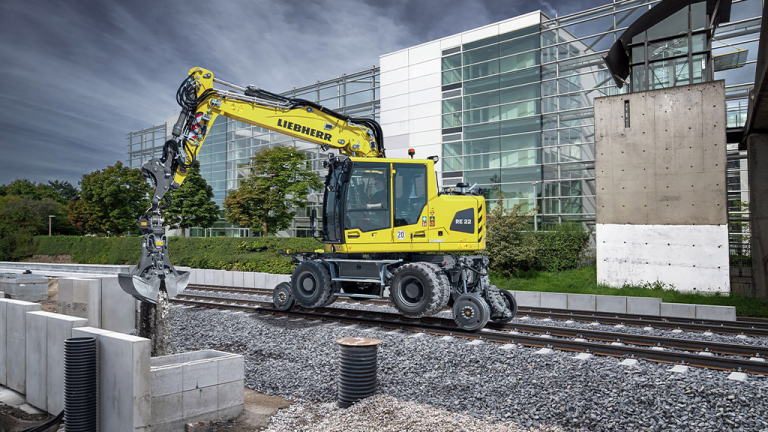 1790207193_64434_en_e3f79_66620_liebherr-re22m-railroad-excavatorpng - Machines Wiki