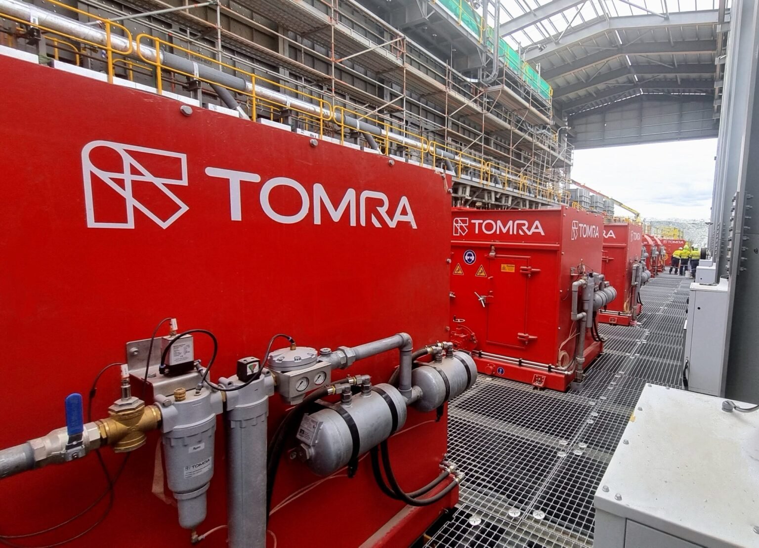 TOMRA-Mining-XRT-sorter-scaledjpg - Machines Wiki