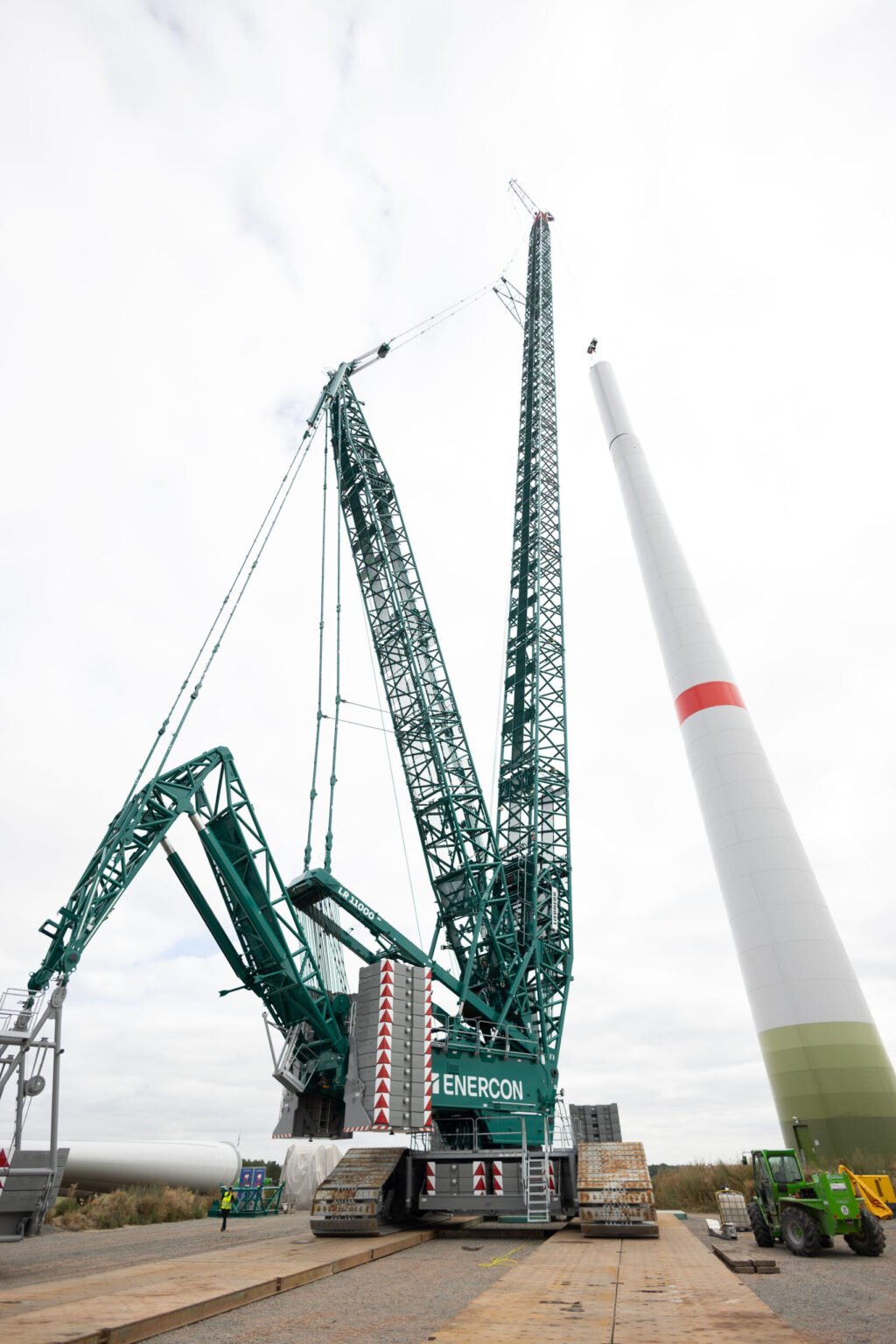 liebherr-lr11000-enercon-300dpi-scaledjpg - Machines Wiki