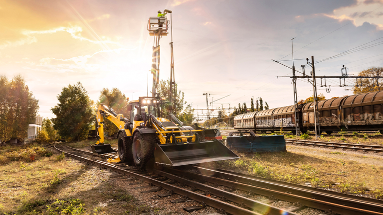 1791012013_64511_en_faef8_66634_huddig-1370-excavator-loaderpng - Machines Wiki