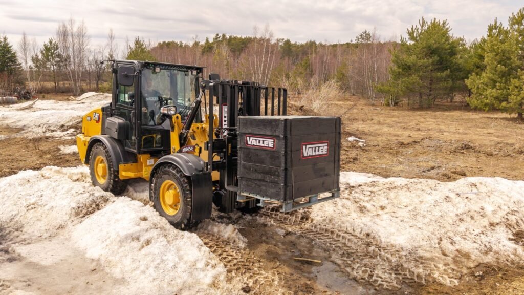 Vallée debuts new articulated rough-terrain forklift