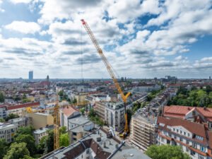 Grove-GMK6450-1-overcomes-transport-restrictions-to-dismantle-tower-crane-in-the-heart-of-Berlin_2-sjpeg - Machines Wiki
