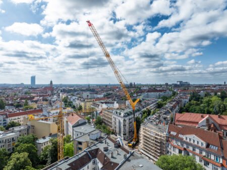 Grove-GMK6450-1-overcomes-transport-restrictions-to-dismantle-tower-crane-in-the-heart-of-Berlin_2-sjpeg - Machines Wiki