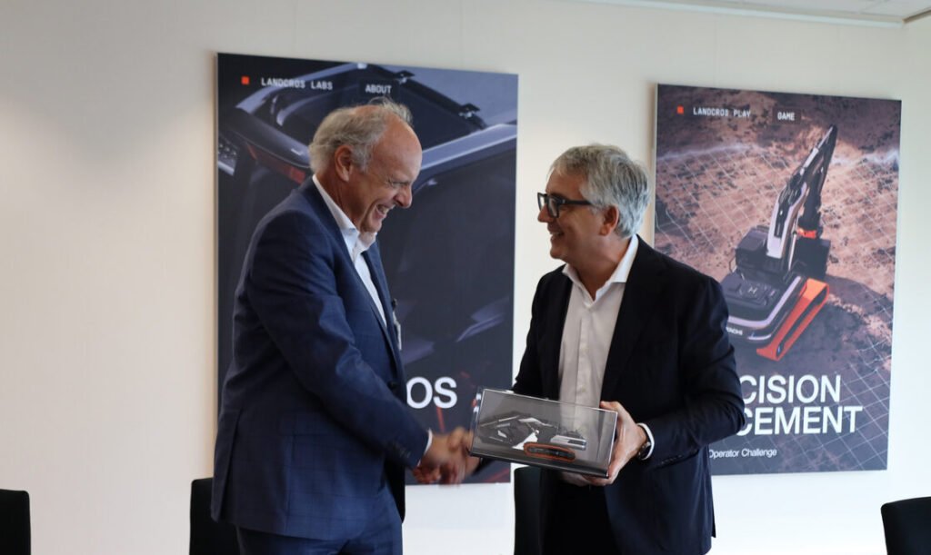 LANDCROS Europe Teams Up With Akkodis on Custom Machines