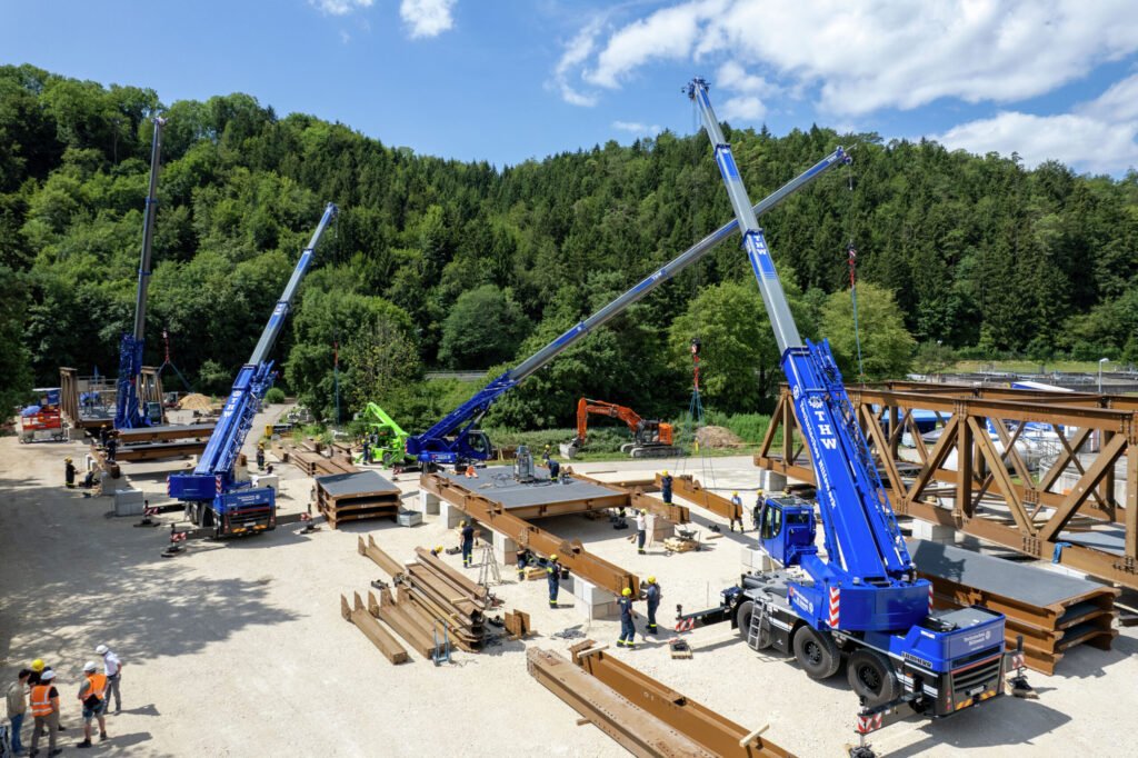 Four Liebherr LTC 1050-3.1 Cranes Build THW Danube Bridge