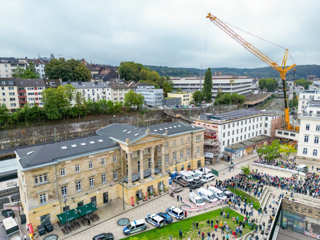 Liebherr LTM 1450-8.1 Lifts Wuppertal Railway Carriage